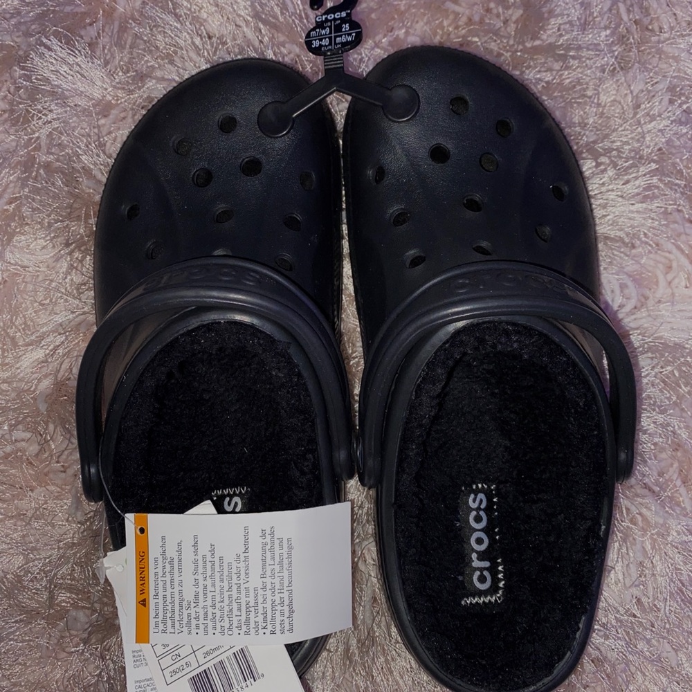 🧚🏼‍♀️brand new black winter crocs 🧚🏼‍♀️